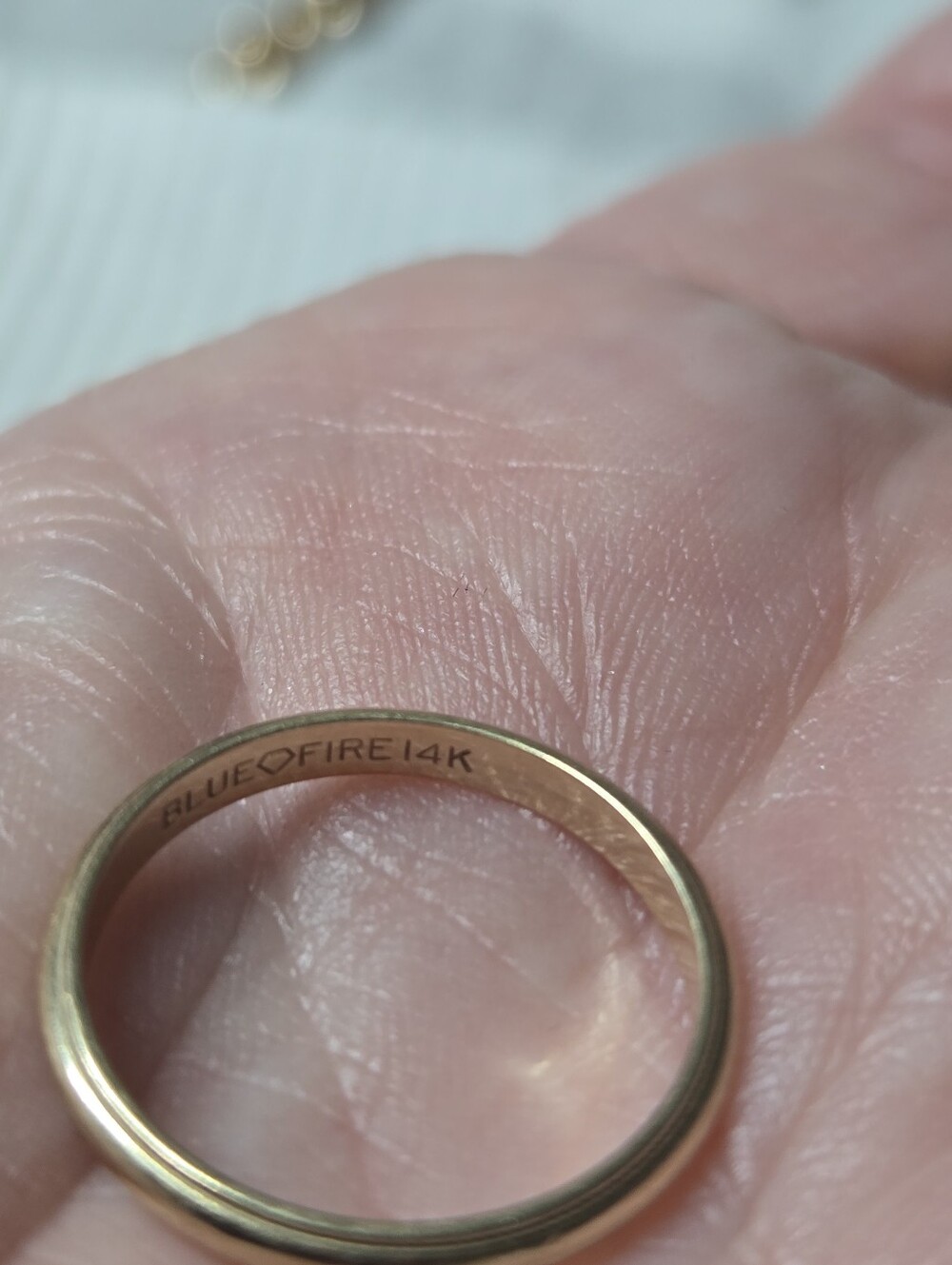 14k Solid Gold Band Stackable Women's Ring - Picture 4 of 8